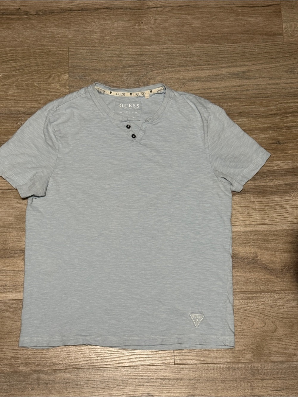 GUESS Men's Light Blue Short Sleeve Henley Tee Size M